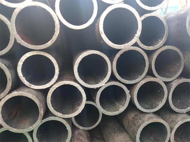 白银10#结构用无缝钢管